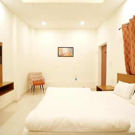 Apoorva Guest House Ayodhya Екстер'єр фото