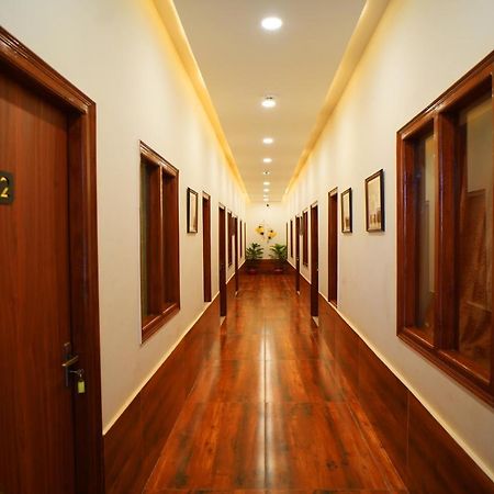 Apoorva Guest House Ayodhya Екстер'єр фото