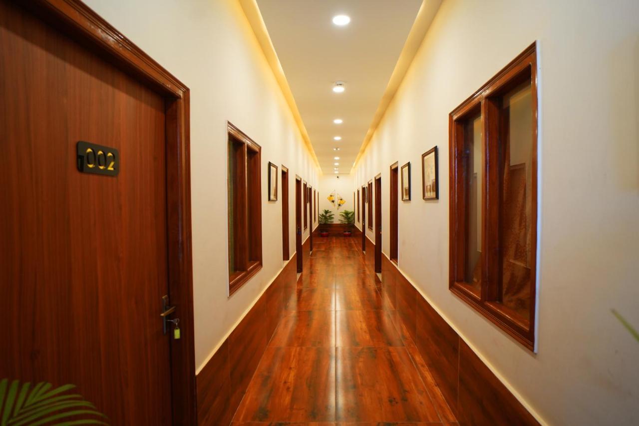 Apoorva Guest House Ayodhya Екстер'єр фото