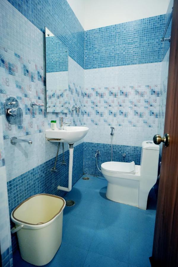 Apoorva Guest House Ayodhya Екстер'єр фото